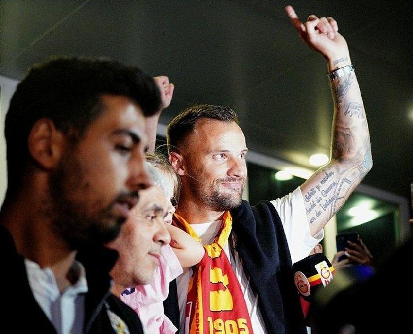 Okan Buruk'a büyük şok! 'Yıldız futbolcu takımdan ayrılmayacağım' dedi transfer yarıda kaldı!