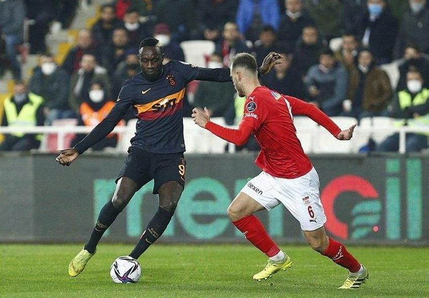 Okan Buruk'a büyük şok! 'Yıldız futbolcu takımdan ayrılmayacağım' dedi transfer yarıda kaldı!