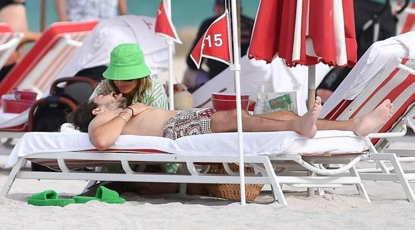 Heidi Klum ve 17 yaş küçük eşi Tom Kaulitz plajda aşka geldi!