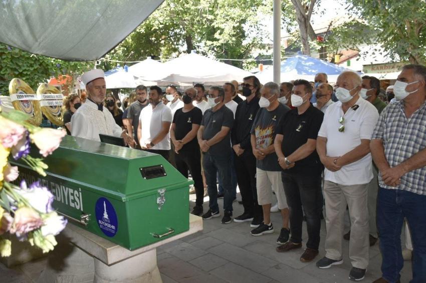 Erdal Beşikçioğlu'nun acı günü! Babasını son yolculuğuna uğurladı...