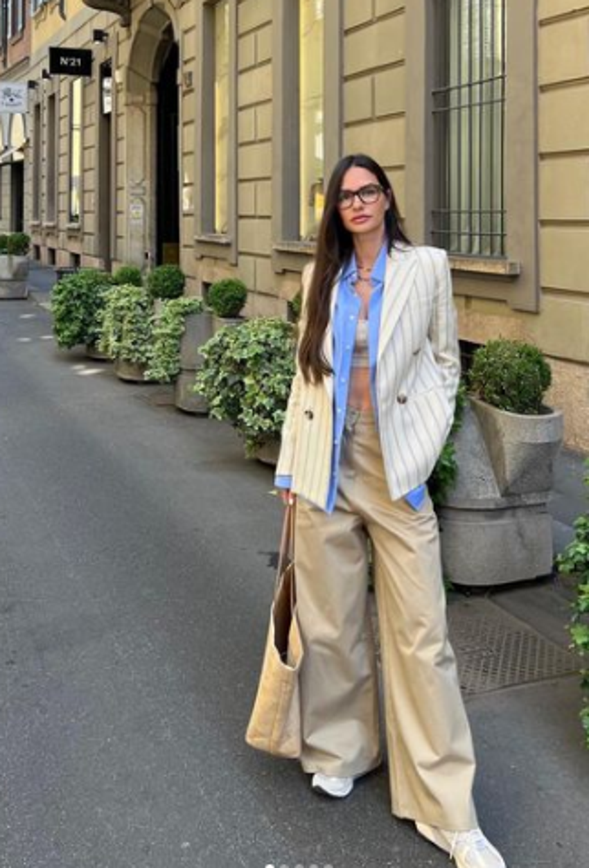 Yasemin Özilhan'ın plaj pozlarına beğeni ve yorum yağdı!