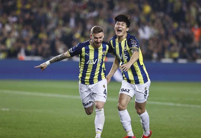 Fenerbahçe'de sürpriz gelişme! Eşyalarını toplayan futbolcu takımda kaldı bir anda Jesus'un vazgeçilmezi oldu