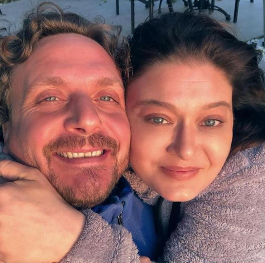 Nurgül Yeşilçay-Necati Kocabay çifti ıssız koyda! Romantik anlar...