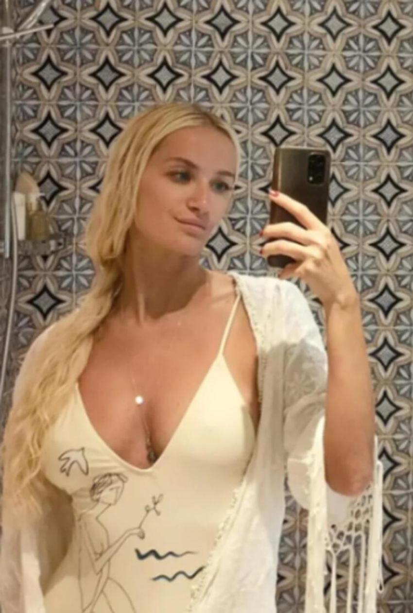 Burak Deniz ile aşk yaşayan Didem Soydan mavi bikinisiyle Instagram'ı salladı