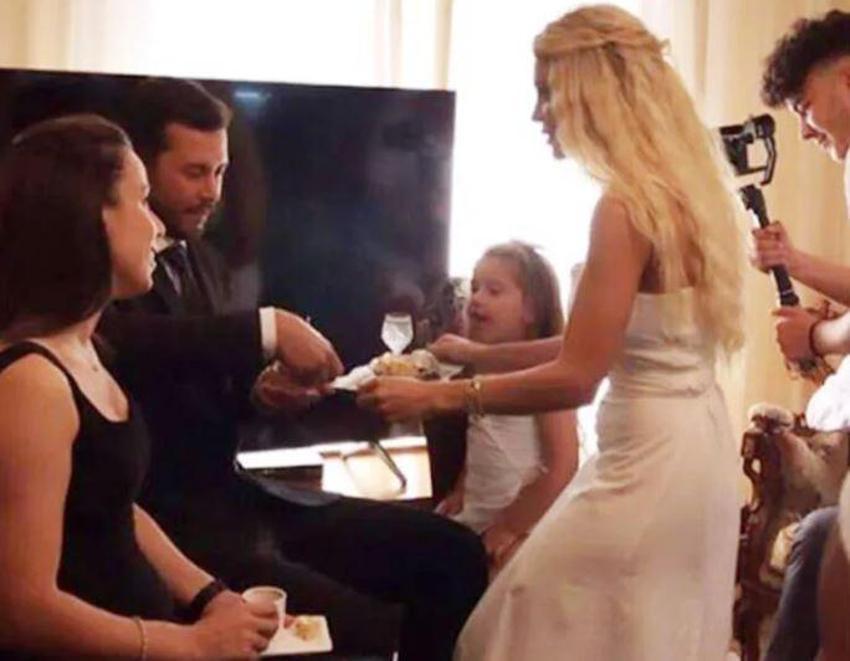 Kanseri yenen şarkıcı Şimal nişanlısıyla Bodrum tatilinde