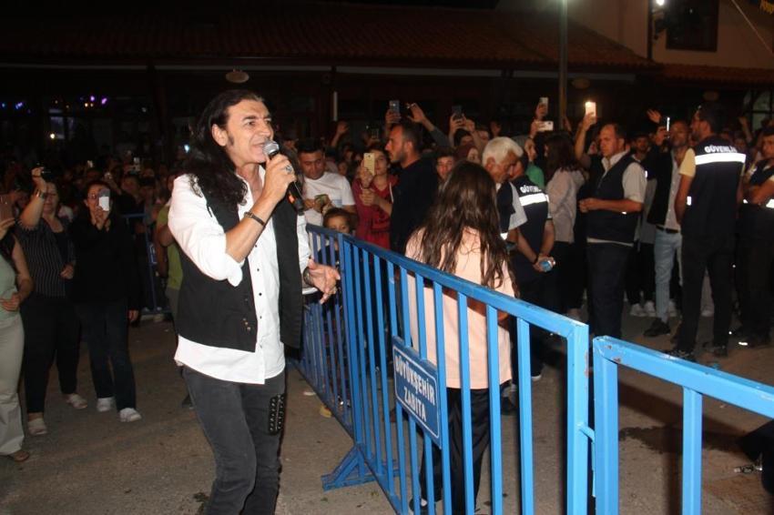Murat Kekilli’den 'rahmetli Bülent Ersoy' gafı! Yüz ifadesi anında değişti, iki kez özür diledi...