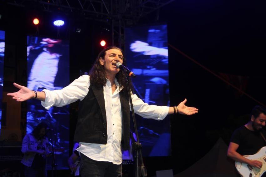 Murat Kekilli’den 'rahmetli Bülent Ersoy' gafı! Yüz ifadesi anında değişti, iki kez özür diledi...