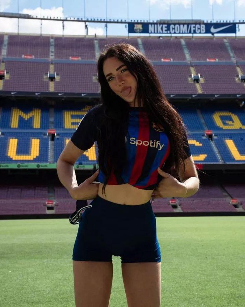 Transfer dönemine damga vurmuştu yeni formayı Evgeniya Lvovna tanıtınca satış rekorları kırıldı!