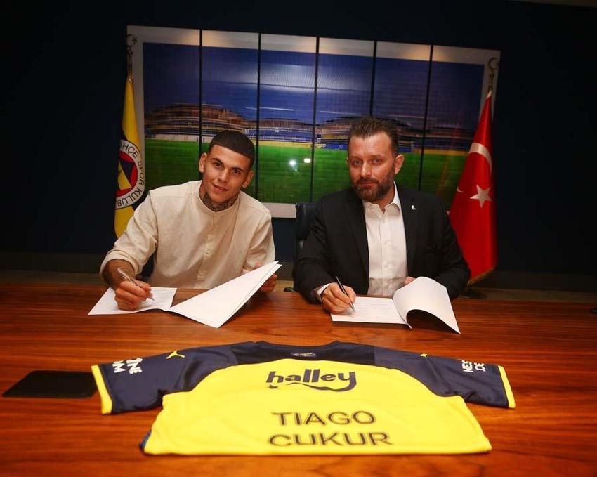 Fenerbahçe'den yeni transfer için flaş karar! 4 yıllık sözleşöe imzalandı 1 dakika bile forma giymeden gidiyor...