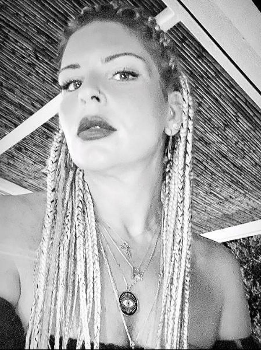 Pelin Öztekin bikinili cesur pozlarıyla Instagram'ı alev alev yaktı geçti