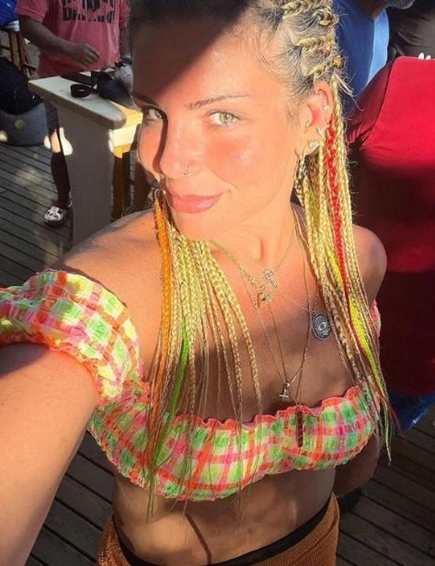 Pelin Öztekin bikinili cesur pozlarıyla Instagram'ı alev alev yaktı geçti