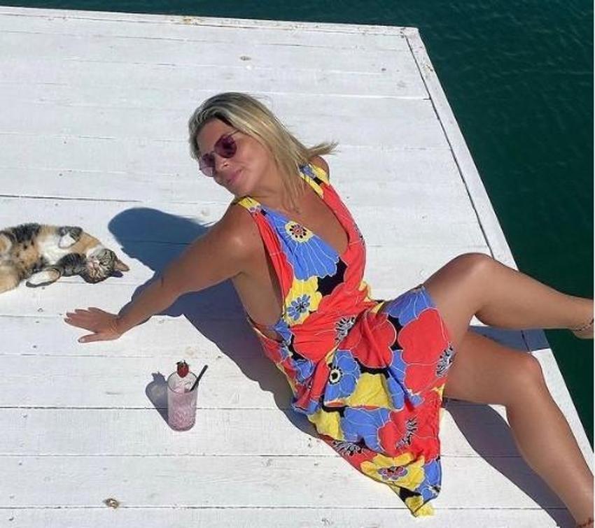 Pelin Öztekin bikinili cesur pozlarıyla Instagram'ı alev alev yaktı geçti