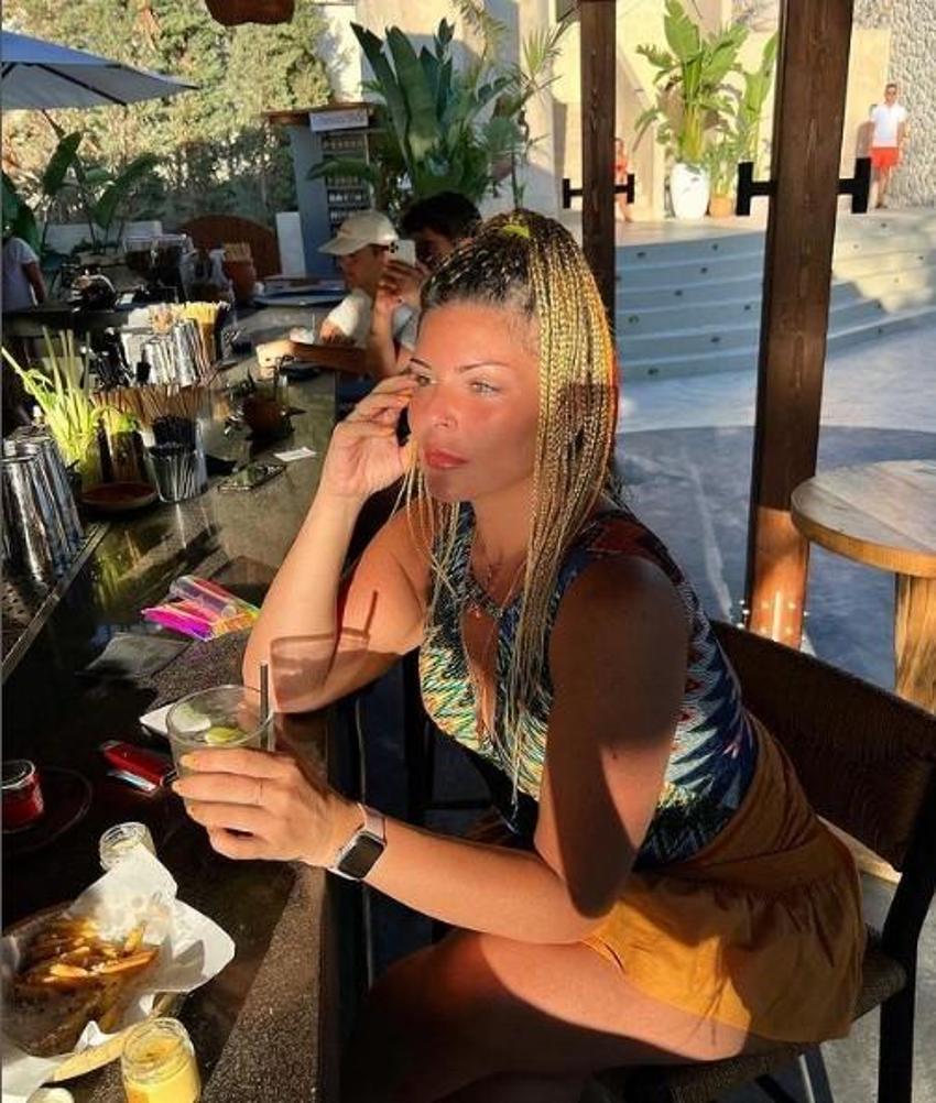 Pelin Öztekin bikinili cesur pozlarıyla Instagram'ı alev alev yaktı geçti