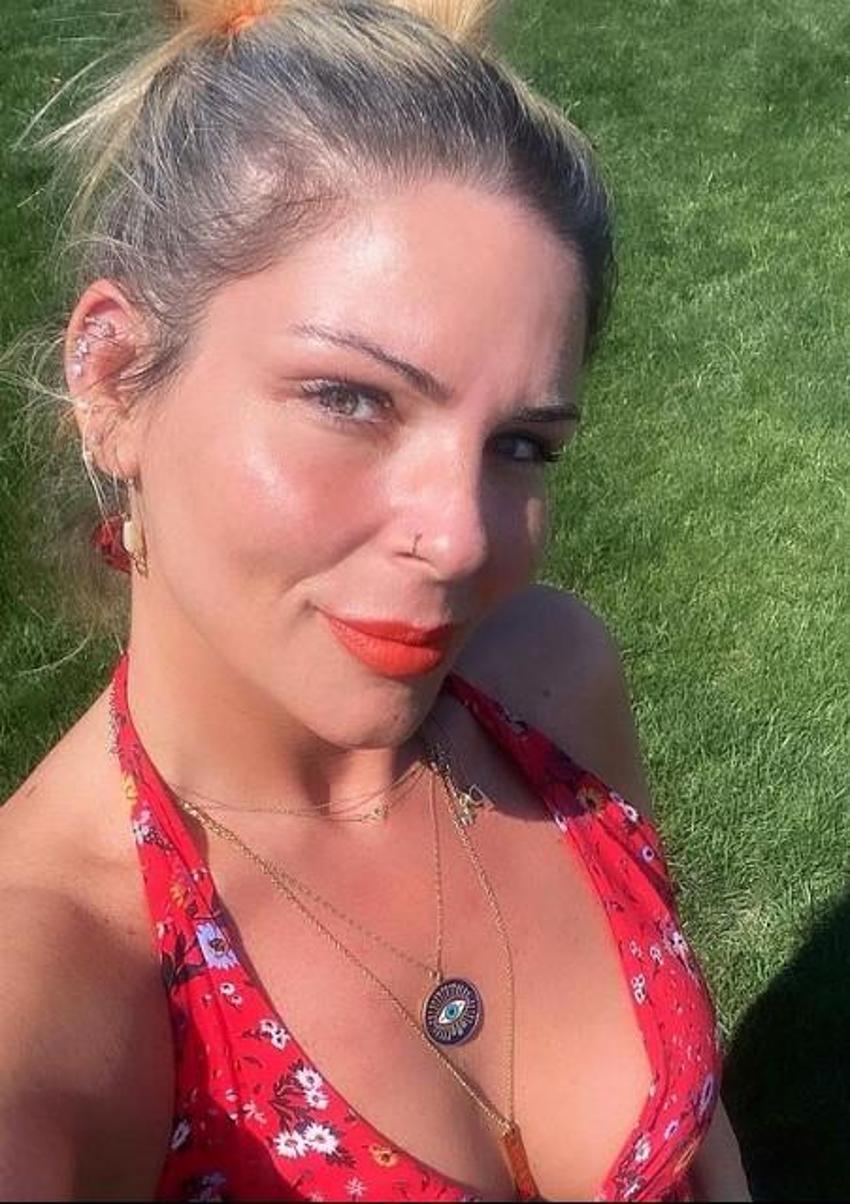 Pelin Öztekin bikinili cesur pozlarıyla Instagram'ı alev alev yaktı geçti