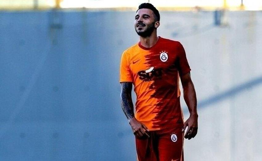 Galatasaray'da iki ayrılık! Taraftar 'kalsın' diyor Okan Buruk gönderiyor