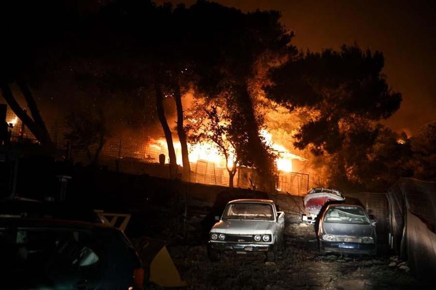 Yunanistan cehennemi yaşıyor! Orman yangınları ülkeyi sardı: Alevler Türkiye sınırından görülüyor...