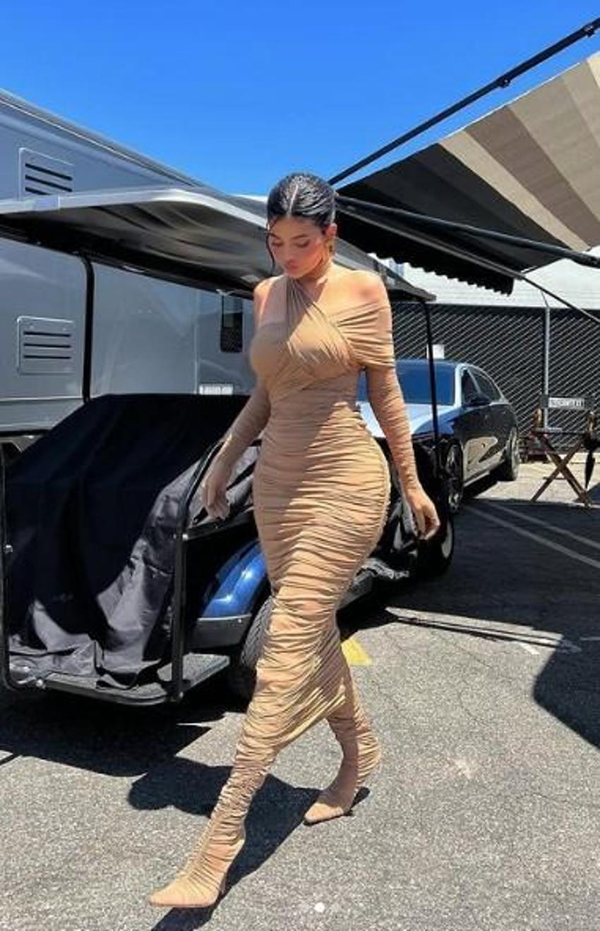 Kylie Jenner Instagram'da yeni bir akım başlattı! İlk tepki abla Kim Kardashian'dan geldi