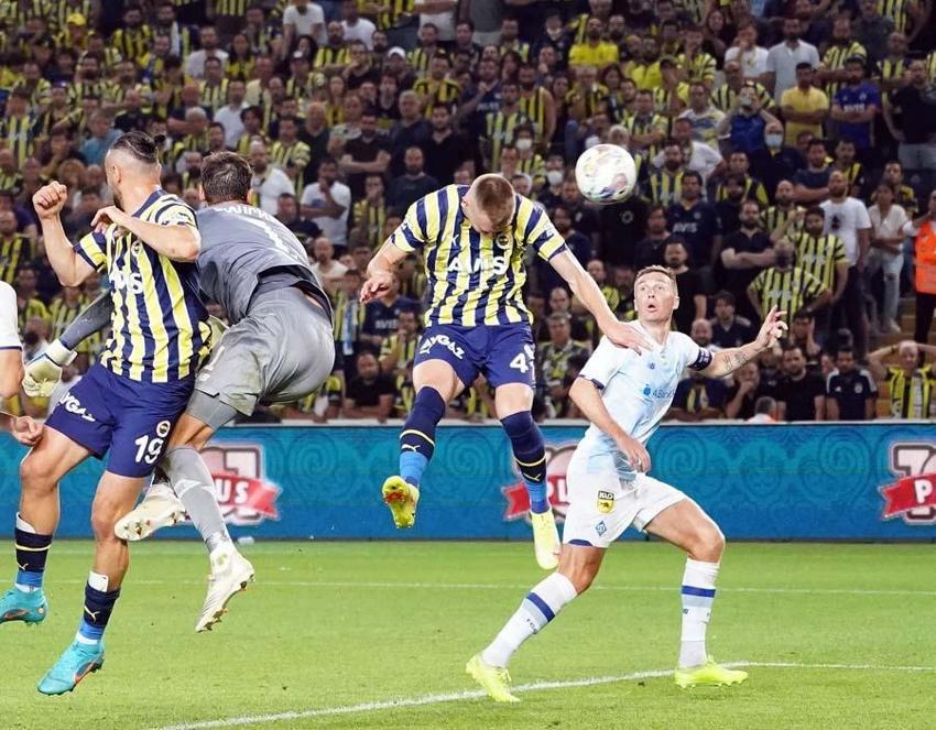 Fenerbahçe taraftarı dünya basınında! 'Vladimir Putin' tezahüratı damga vurdu...