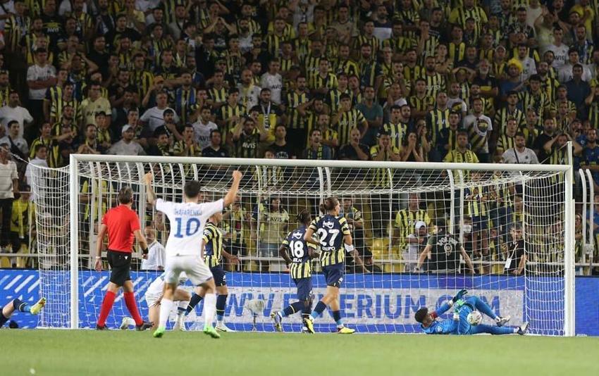Fenerbahçe taraftarı dünya basınında! 'Vladimir Putin' tezahüratı damga vurdu...