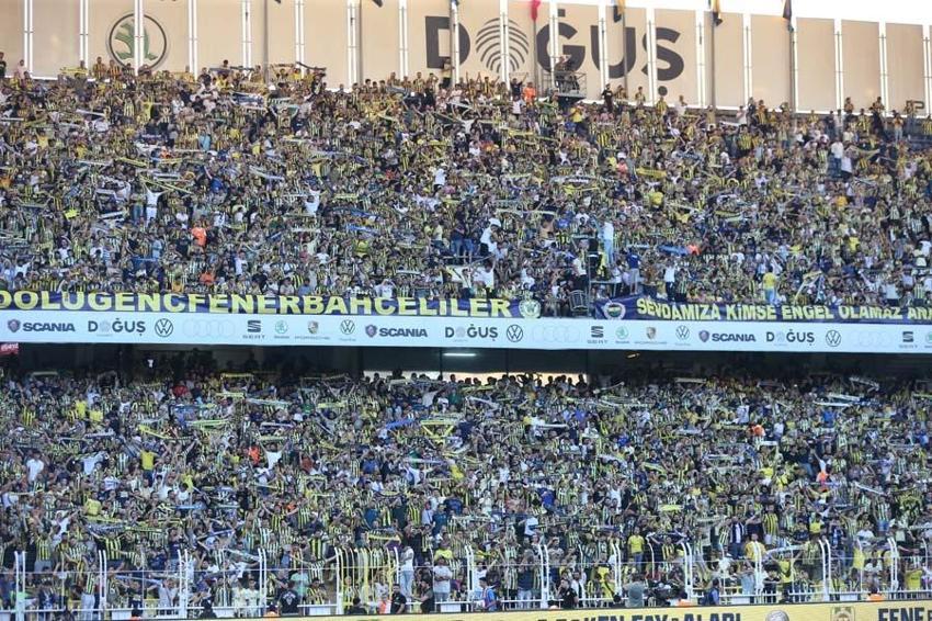 Fenerbahçe taraftarı dünya basınında! 'Vladimir Putin' tezahüratı damga vurdu...