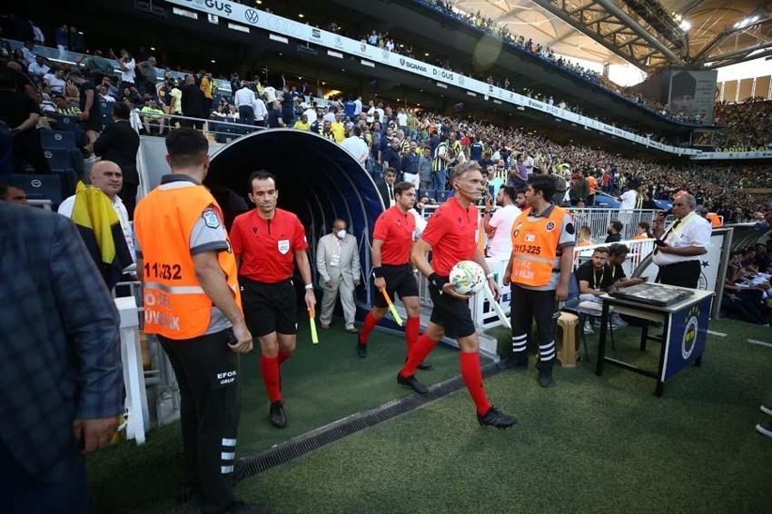 Tribünlerin 'Putin' tezahüratı sonrası UEFA soruşturma açtı! Fenerbahçe'ye ceza gelir mi?