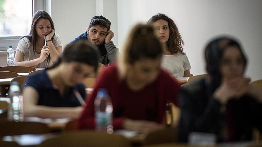 Öğrencilere burs fırsatı! Aylık 10 bin lira! Yemek, ulaşım, kıyafet, yurt...