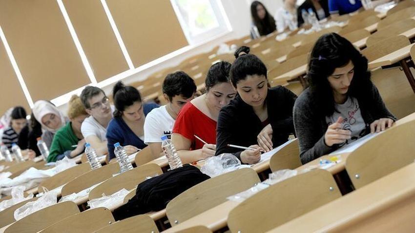 Öğrencilere burs fırsatı! Aylık 10 bin lira! Yemek, ulaşım, kıyafet, yurt...