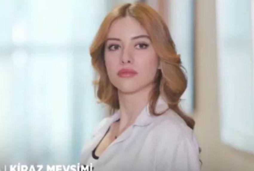 Gamze Özçelik'in kardeşi görenleri şaşırtıyor! Benzerlikleri gündem oldu