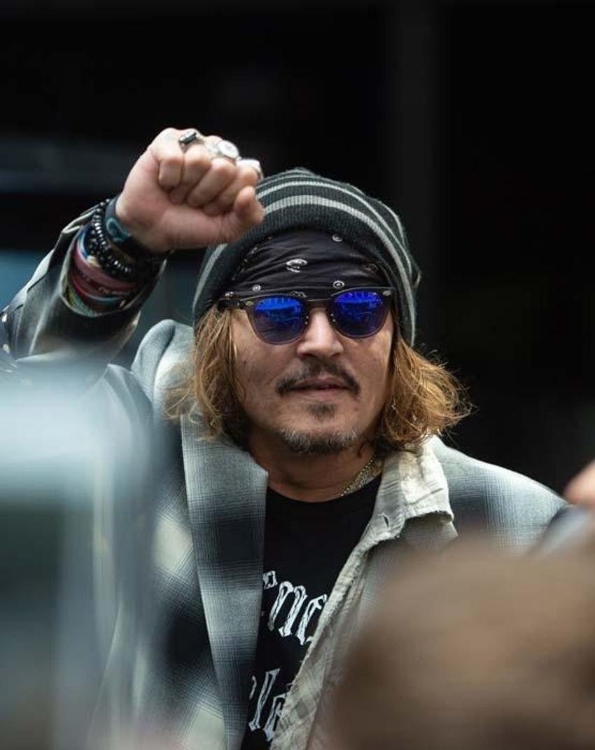 Johnny Depp birkaç saat içinde 4 milyon dolara yakın para kazandı! İşler değişti...