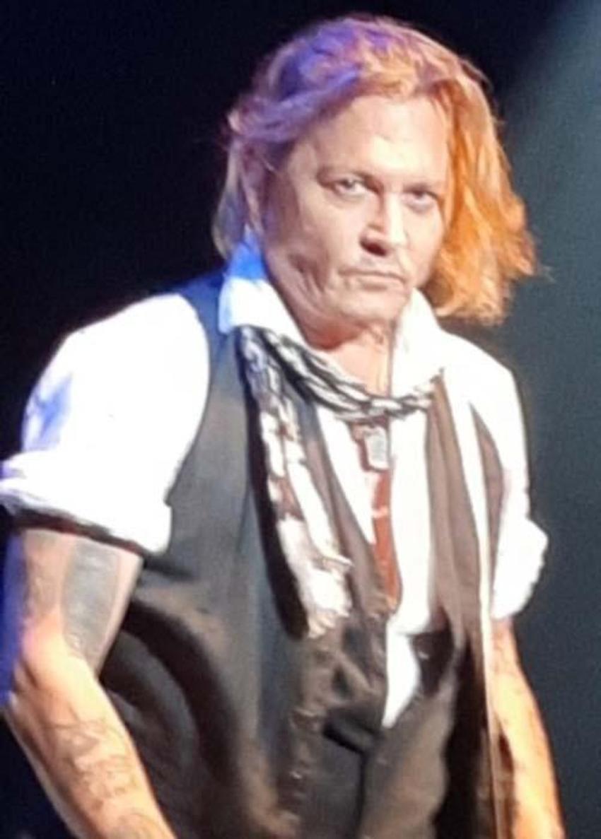 Johnny Depp birkaç saat içinde 4 milyon dolara yakın para kazandı! İşler değişti...