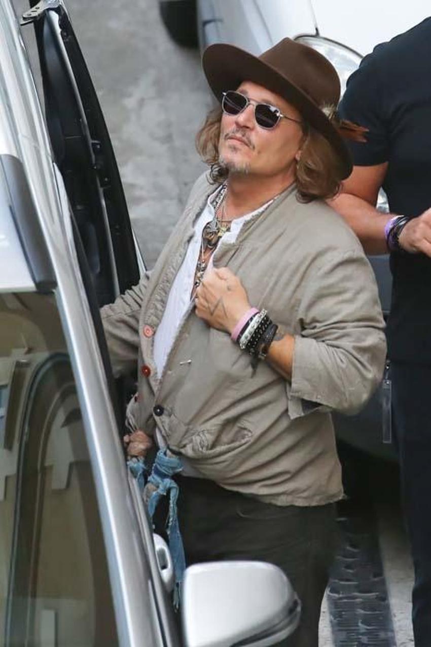 Johnny Depp birkaç saat içinde 4 milyon dolara yakın para kazandı! İşler değişti...