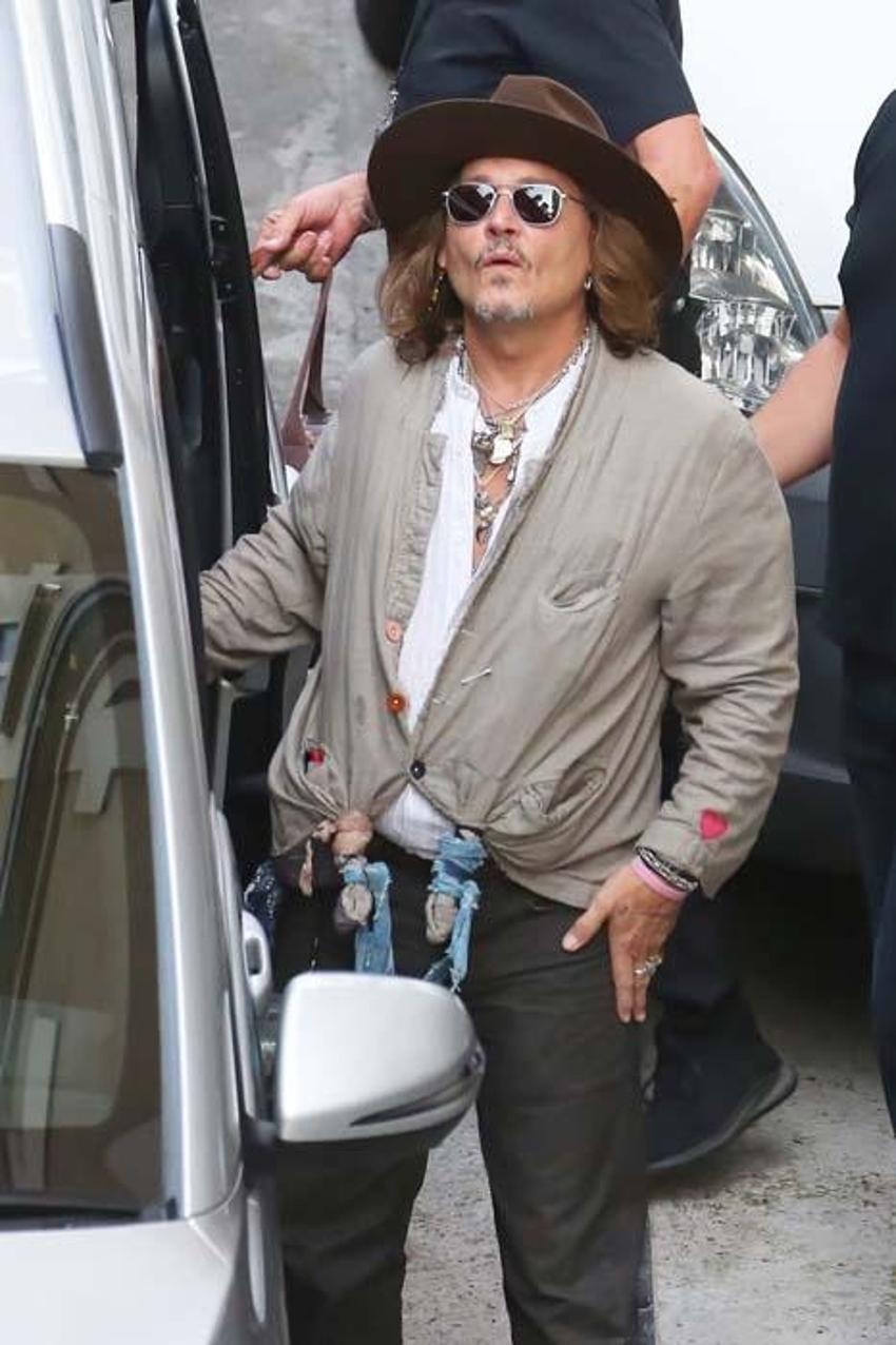 Johnny Depp birkaç saat içinde 4 milyon dolara yakın para kazandı! İşler değişti...