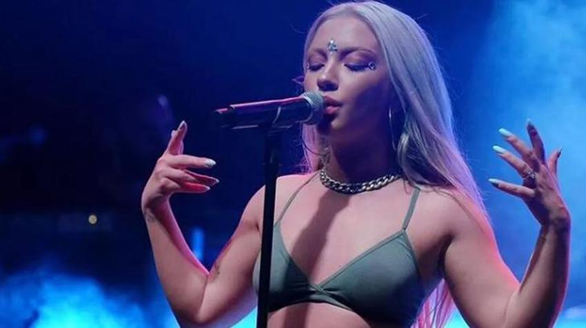 Ece Seçkin'e konser sırasında büyük şok! Çıldırıp isyan etti