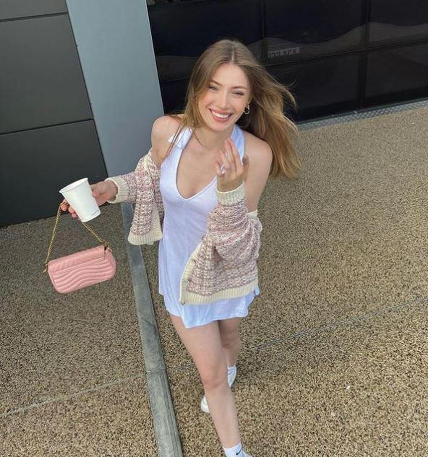 Barış Murat Yağcı'nın sevgilisi Laura Celine'nin dikkat çeken pozları!