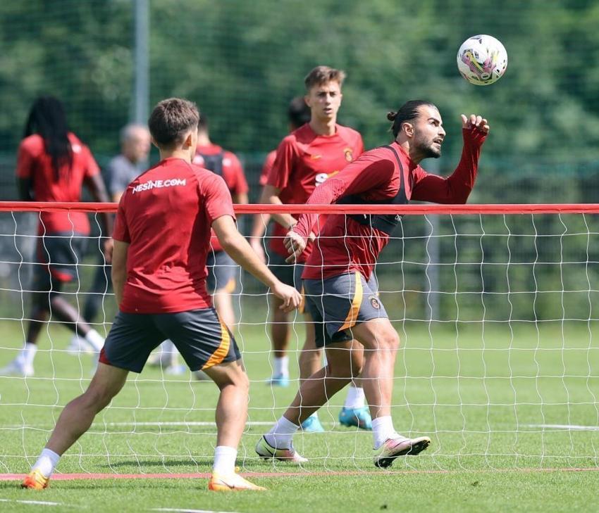 Galatasaray - Fiorentina maçına yeni transferler damga vurdu! Okan Buruk bir anda sahaya daldı