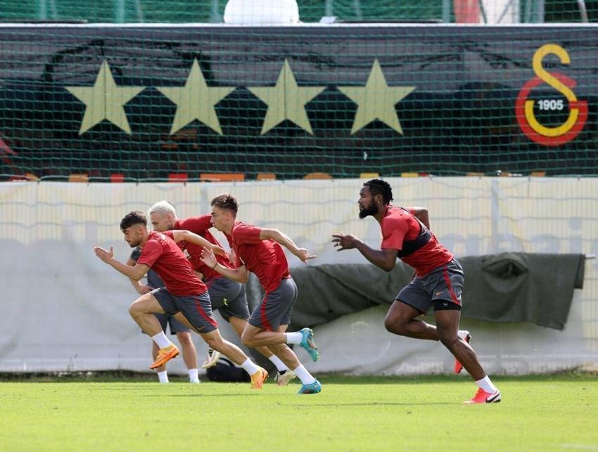 Galatasaray - Fiorentina maçına yeni transferler damga vurdu! Okan Buruk bir anda sahaya daldı
