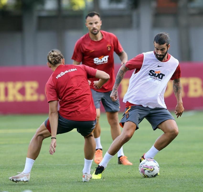 Galatasaray - Fiorentina maçına yeni transferler damga vurdu! Okan Buruk bir anda sahaya daldı