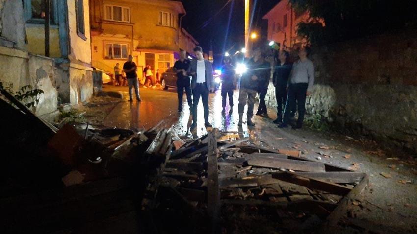 Edirne'yi yaz ortasında sel vurdu! Ev ve iş yerlerini su bastı, yollar göle döndü