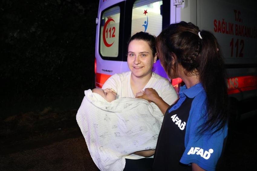 Edirne'yi yaz ortasında sel vurdu! Ev ve iş yerlerini su bastı, yollar göle döndü