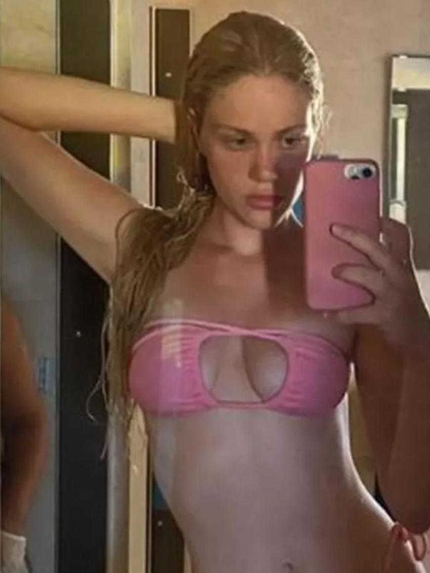 Serel Yereli'nin ayna pozu olay oldu! Bikini askılarını indirdi
