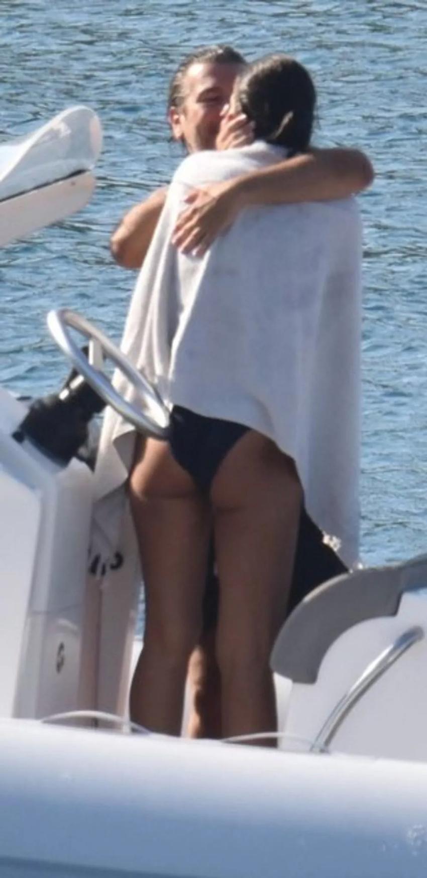 Tuvana Türkay ile İzzet Anteb'i aşka geldi, fena yakalandılar!