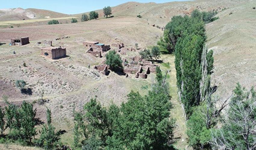 'Gizemli köy'e defineci istilası! Ermenilerden kalan altınlar ve...