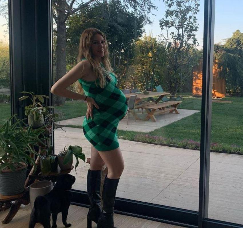 Sinem Kobal'dan dikkat çeken yeni pozlar!
