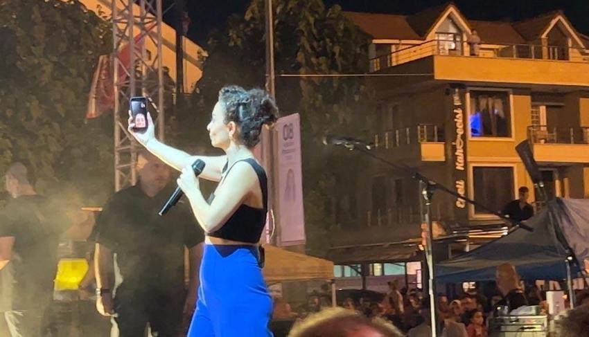Fatma Turgut, konserine gelemeyen hayranına sürpriz yaptı
