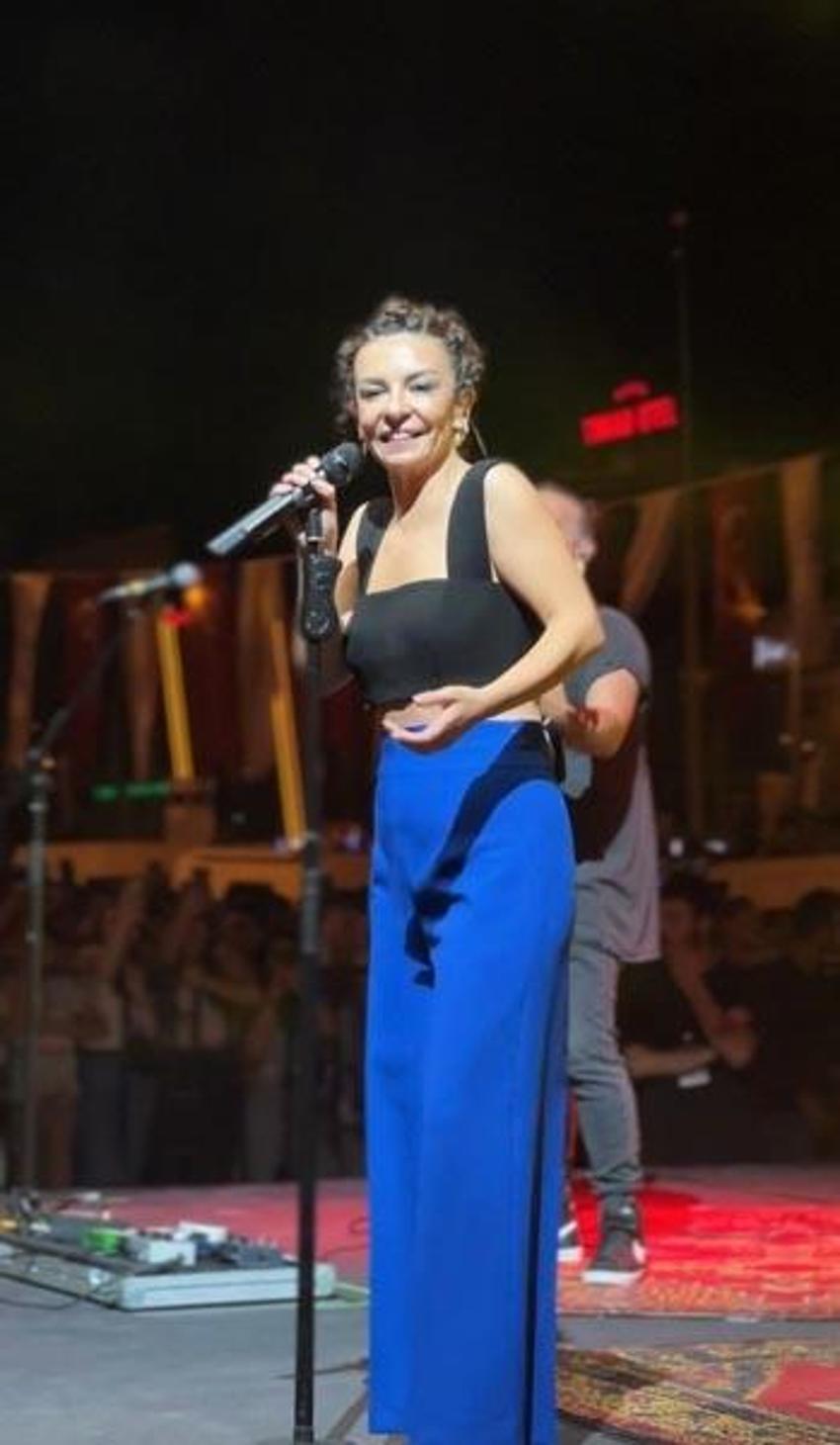 Fatma Turgut, konserine gelemeyen hayranına sürpriz yaptı
