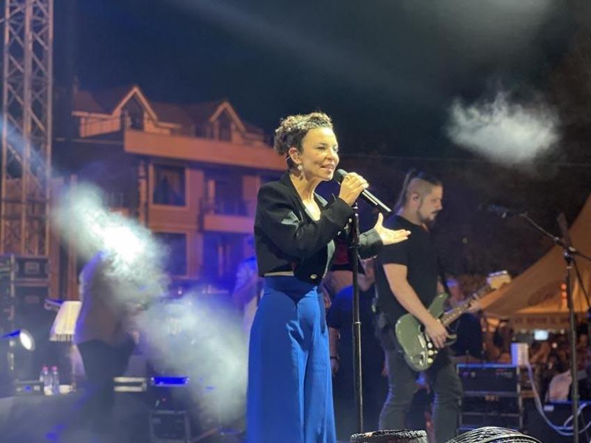 Fatma Turgut, konserine gelemeyen hayranına sürpriz yaptı