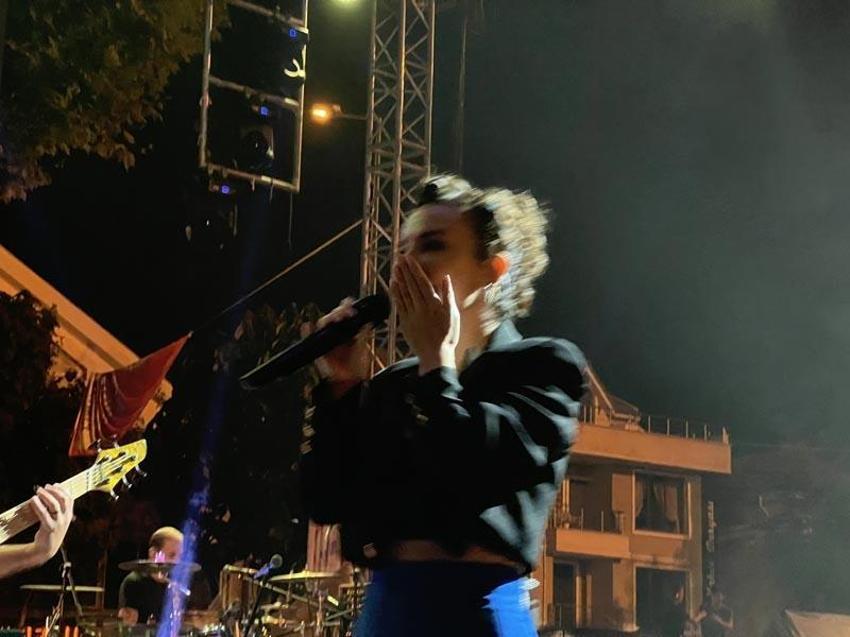 Fatma Turgut, konserine gelemeyen hayranına sürpriz yaptı