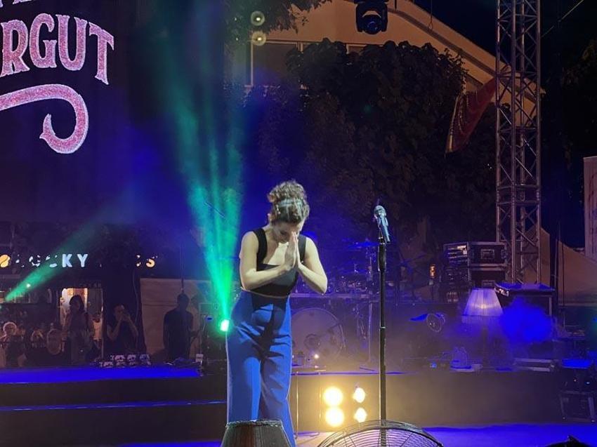 Fatma Turgut, konserine gelemeyen hayranına sürpriz yaptı