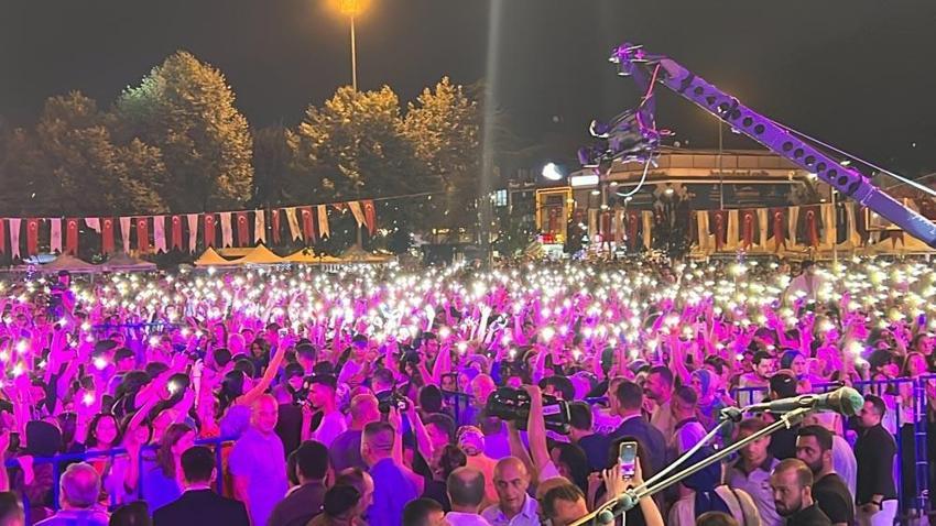 Fatma Turgut, konserine gelemeyen hayranına sürpriz yaptı