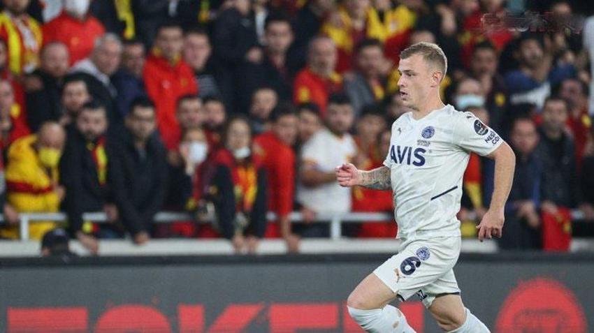 Alioski Samandıra'ya adımını attı 9 futbolcu Fenerbahçe'den ayrılmak için eşyalarını topladı